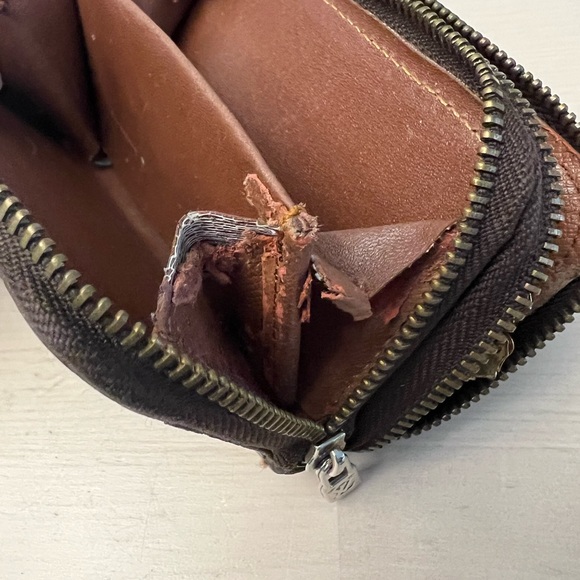 Louis Vuitton Coin Purse - Picture 5 of 6